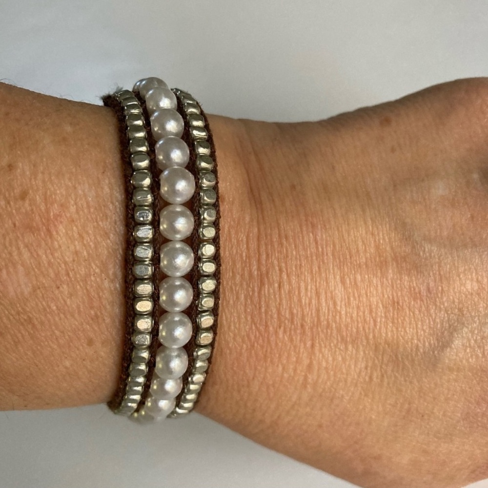 American Eagle Elegant Pearl and Silver Beaded Bracelet